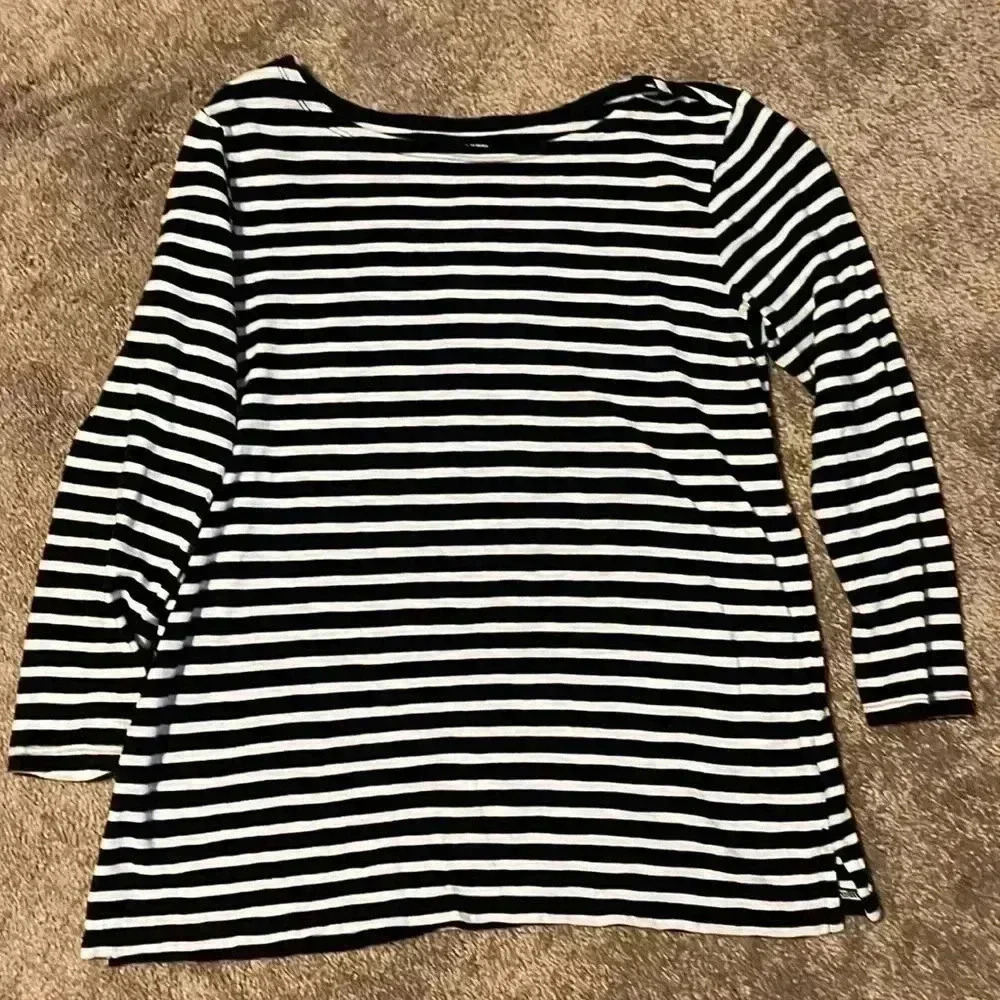Old Navy striped tee size small